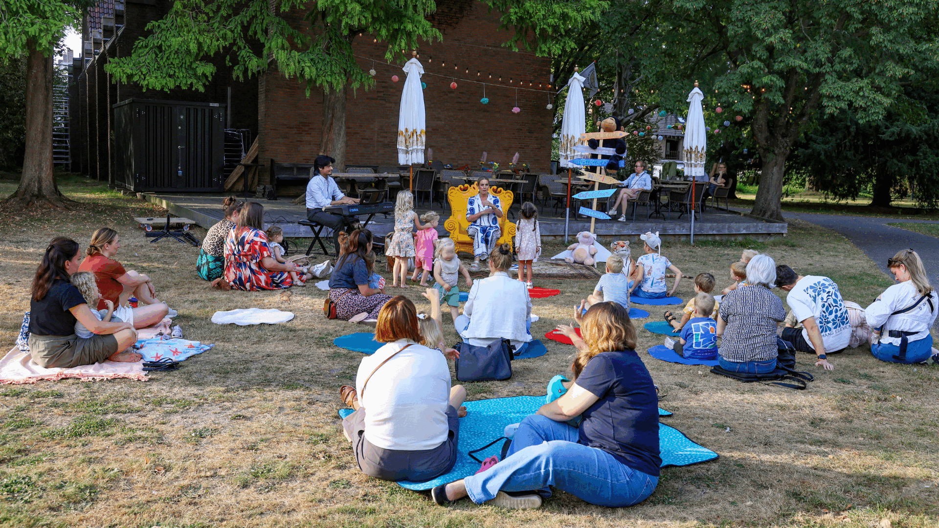 Voorlezen op het plein