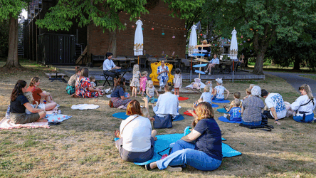 Voorlezen op het plein